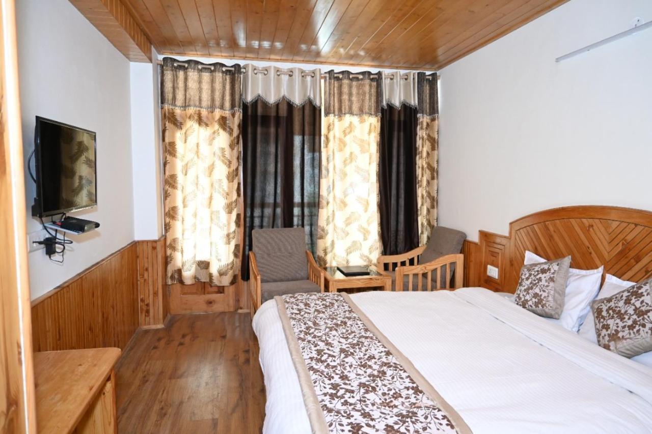 Hotel Nirmal Chhaya Манали Экстерьер фото