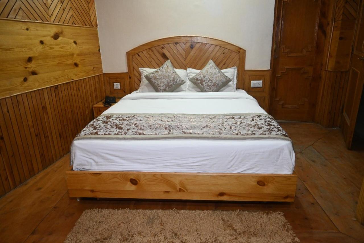 Hotel Nirmal Chhaya Манали Экстерьер фото