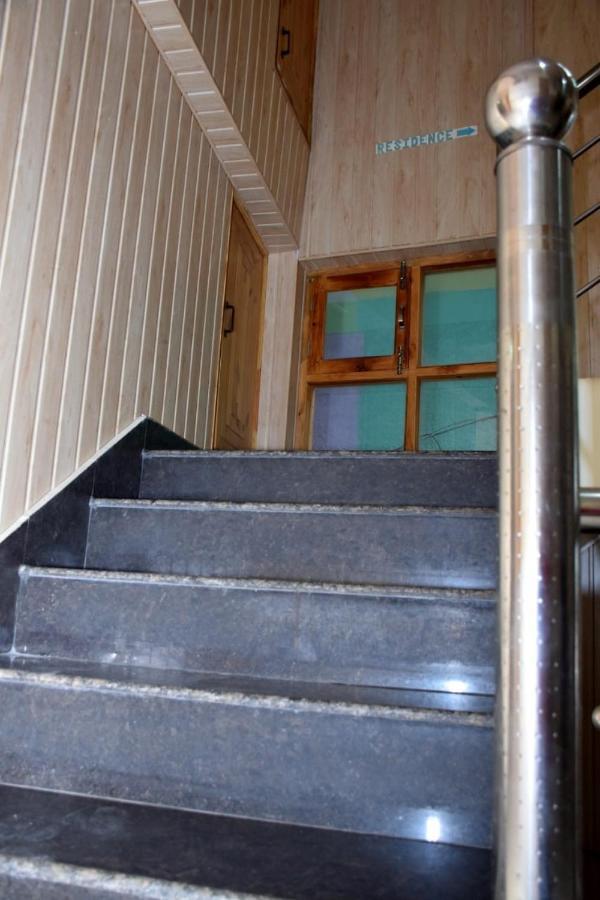 Hotel Nirmal Chhaya Манали Экстерьер фото